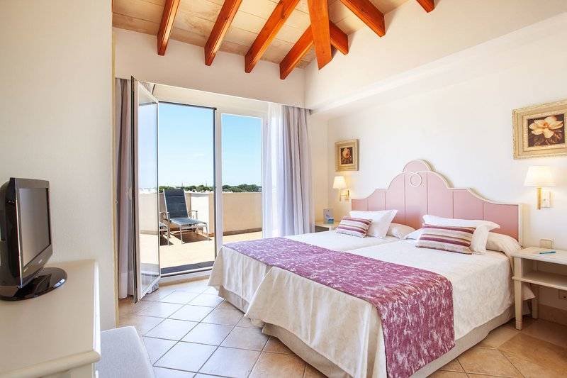 Grupotel Macarella Suites & Spa