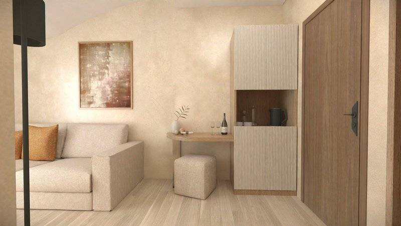 Innenansicht eines Zimmers im Alexandra Beach Resort mit einem Sofa, einem Beistelltisch und einer Wanddekoration.