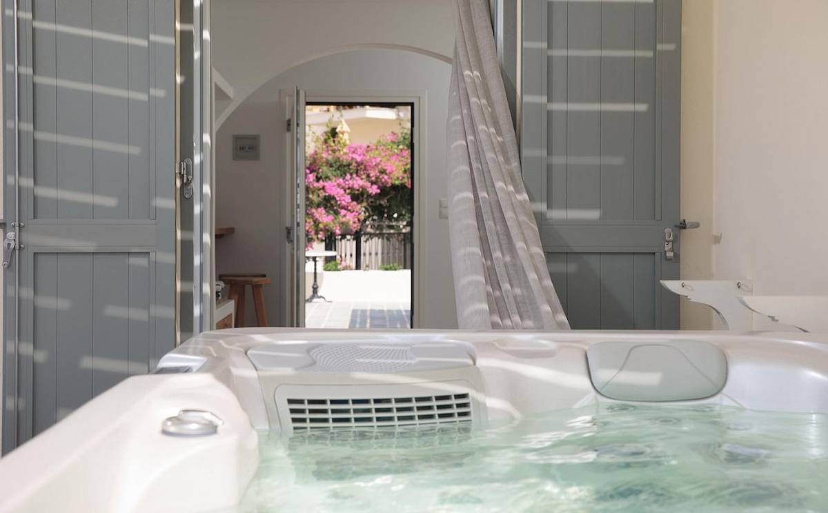 Proteas Hotel & Suites