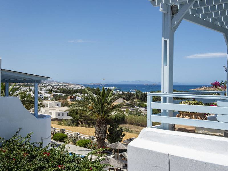 Aussicht von der Hotel-Terrasse auf das Meer und die Stadt, Pyrgaki Hotel