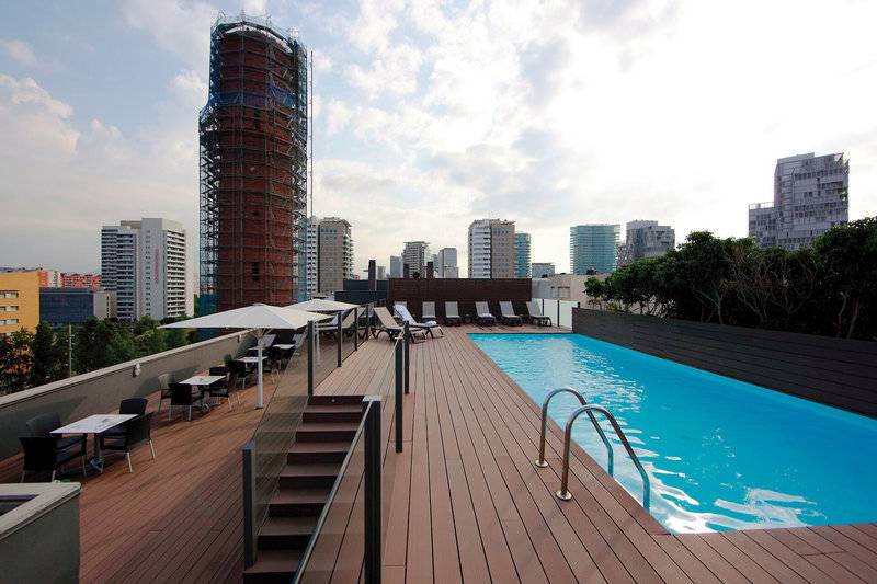Hotel Attica 21 Barcelona Mar mit Dachterrasse und Swimmingpool.