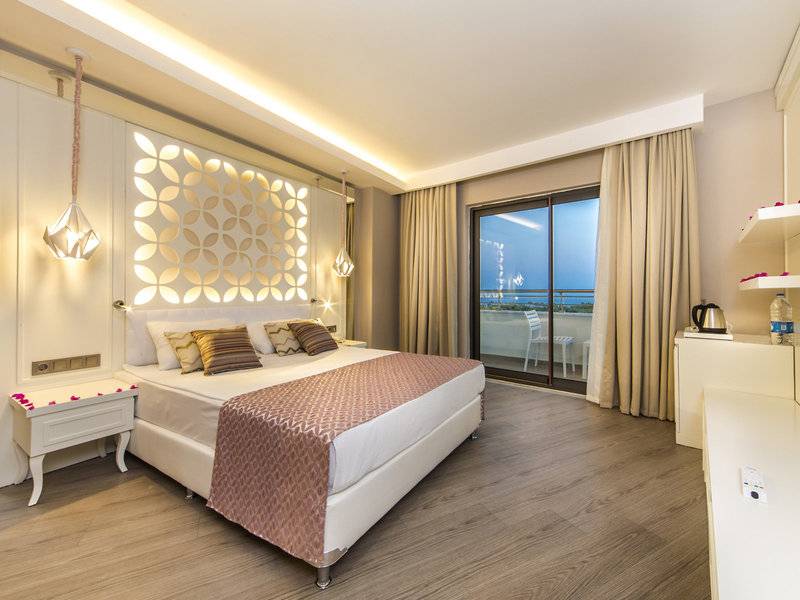 Diamond Premium Hotel & Spa - Side