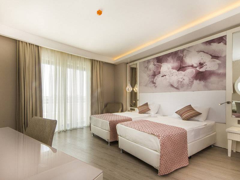 Diamond Premium Hotel & Spa - Side