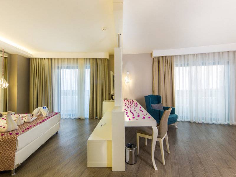 Diamond Premium Hotel & Spa - Side