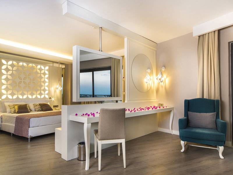 Diamond Premium Hotel & Spa - Side