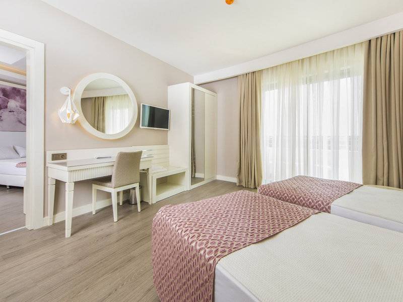 Diamond Premium Hotel & Spa - Side