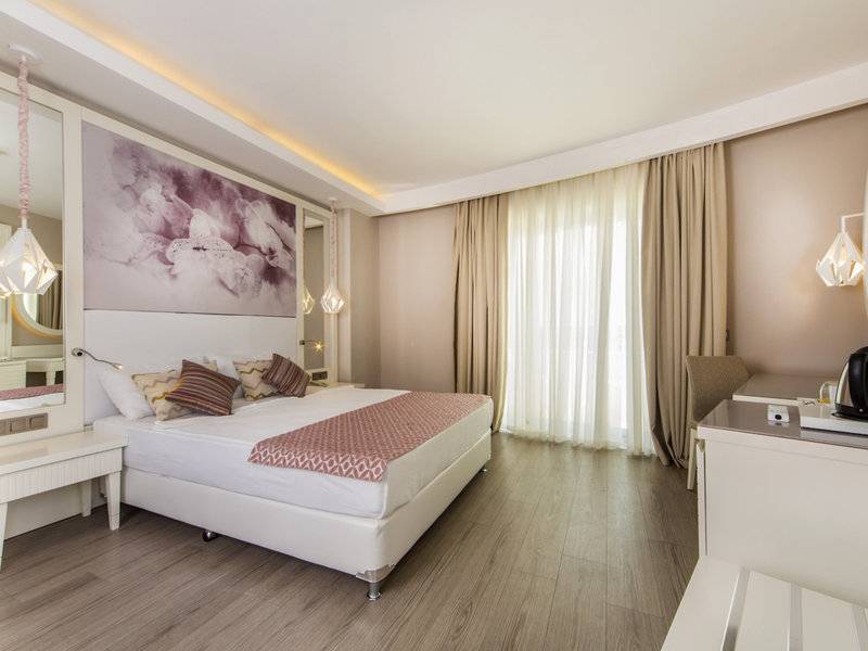 Diamond Premium Hotel & Spa - Side