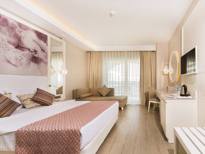 Diamond Premium Hotel & Spa - Side