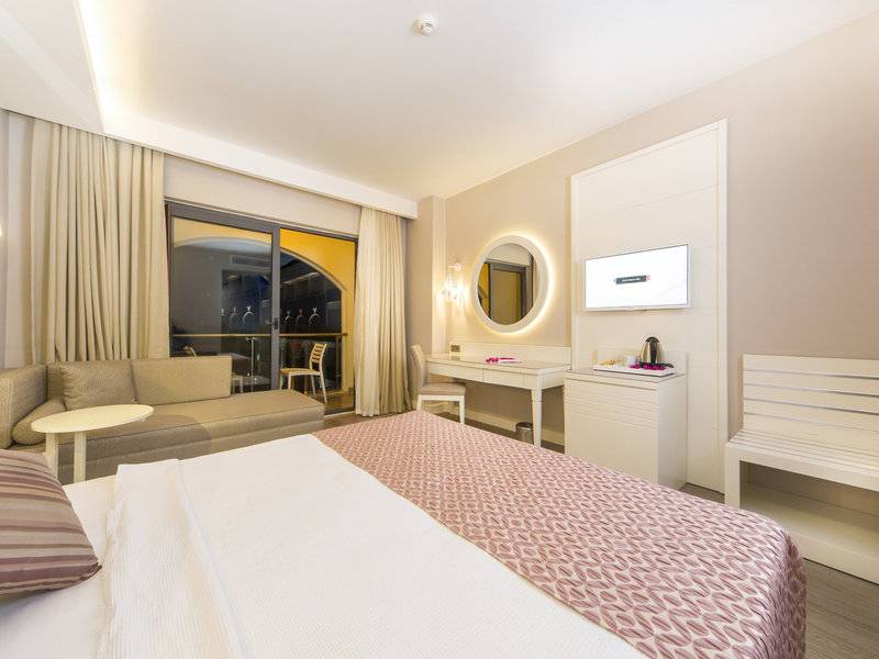 Diamond Premium Hotel & Spa - Side