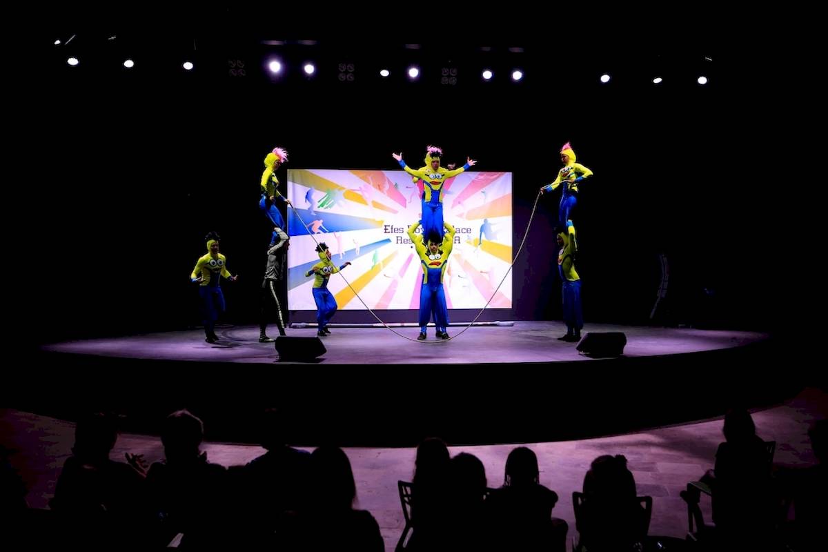 Artisten Show im Sunis Efes Royal Palace Resort & Spa Hotel