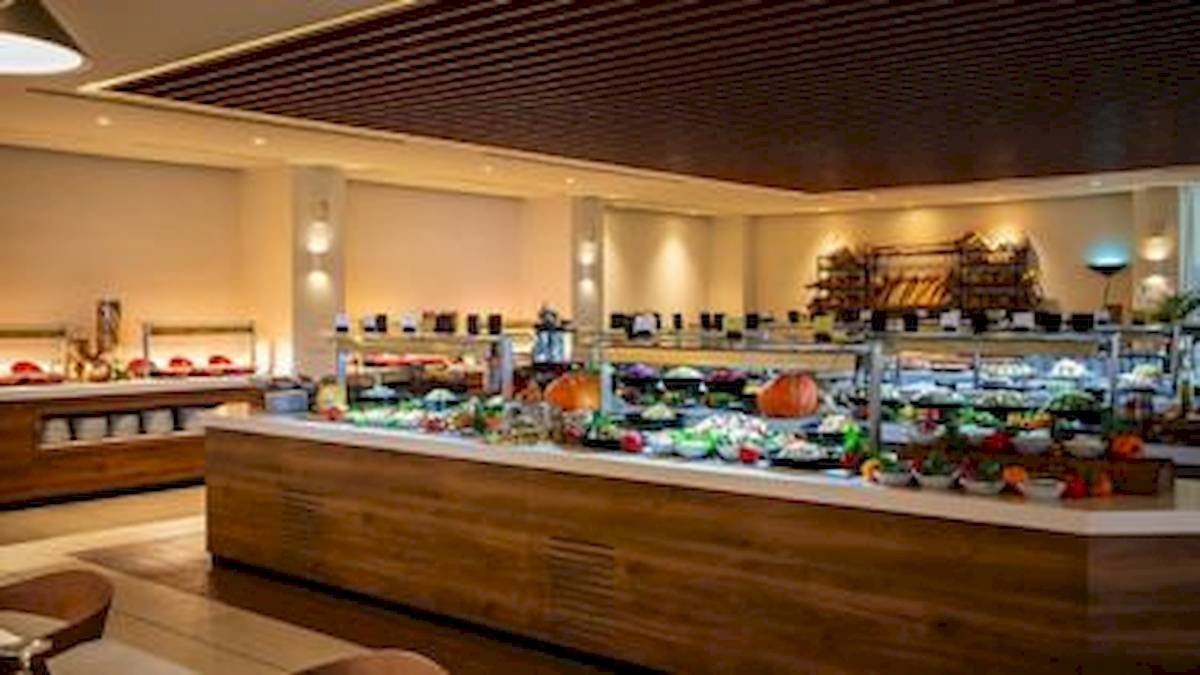 Buffetbereich des Domes Aulus Zante Hotels mit vielen verschiedenen Speisen.