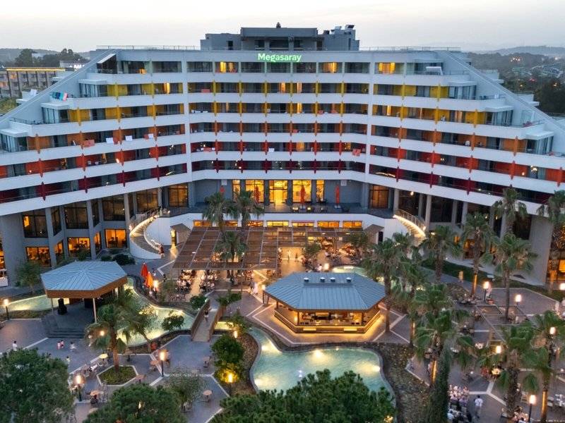 Megasaray Resort Side Außenansicht mit Pool und Pavillons