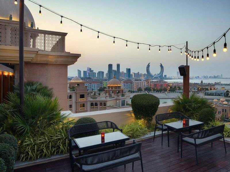 Aussicht von der Dachterrasse des Marsa Malaz Kempinski, The Pearl mit Blick auf die Stadt