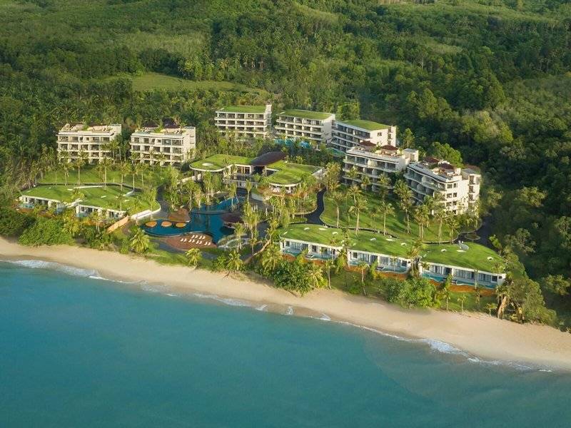 Luftaufnahme des Anantara Koh Yao Yai Resorts und Villas am Strand