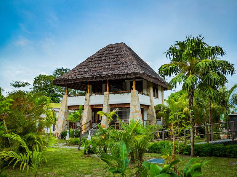 Les Lauriers Eco Hotel & Restaurant
