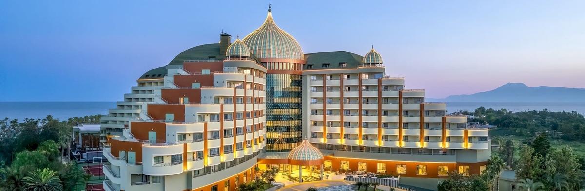 Außenansicht des Delphin Palace Hotels