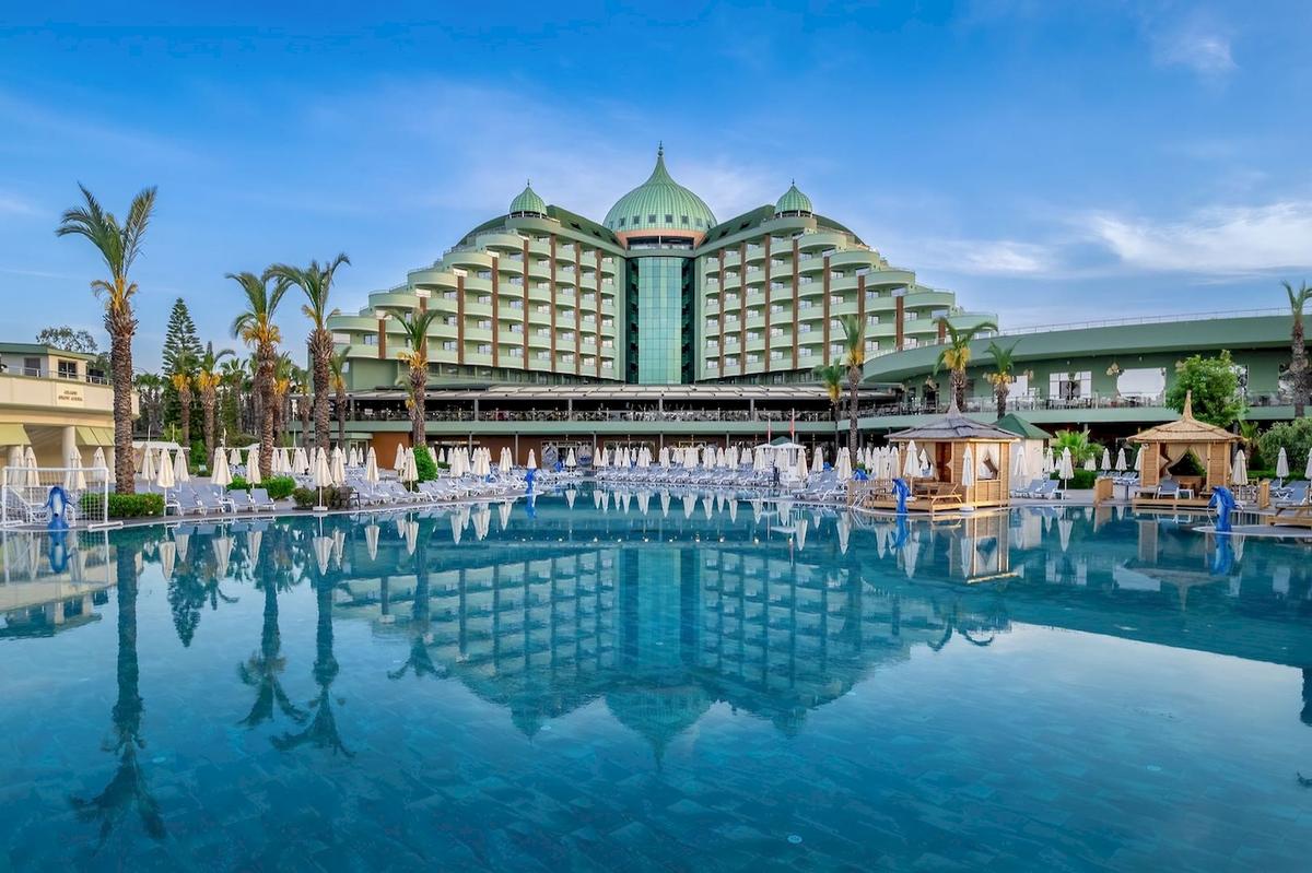 Außenansicht des Delphin Palace Hotel