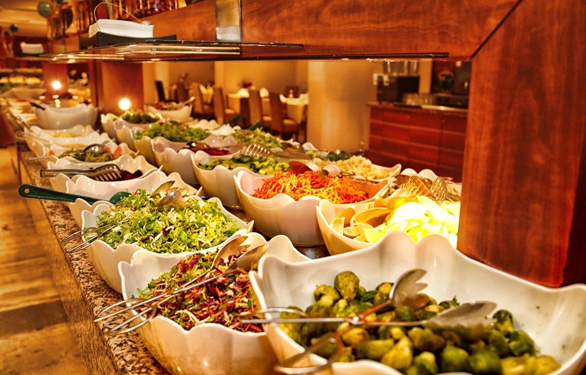 Buffet mit diversen Salaten im Altin Yunus Hotel & Spa.