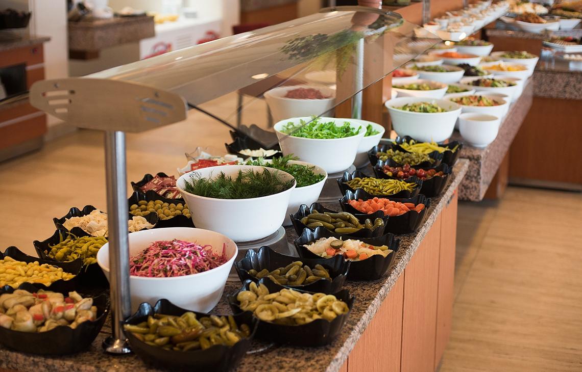 Buffet mit diversen Salaten im Altin Yunus Hotel & Spa.