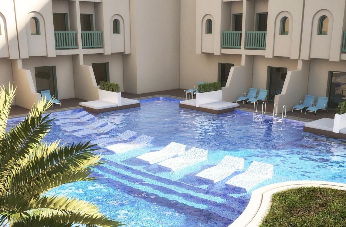 Ulysse Djerba Thalasso & Spa Hotel Pool mit Lounge-Stühlen und Gebäuden im Hintergrund