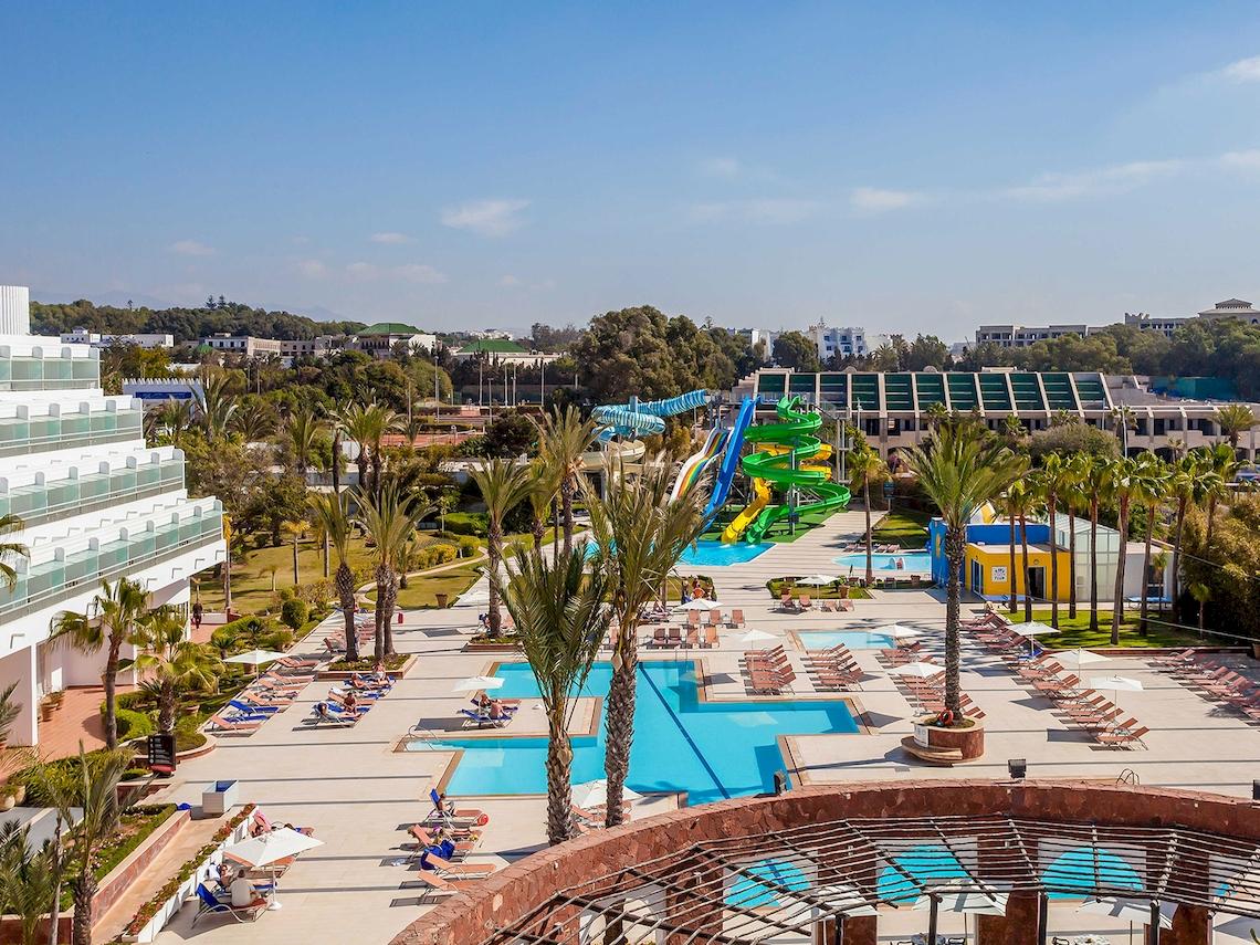 Atlas Amadil Beach Hotel mit Poolbereich und Wasserrutschen