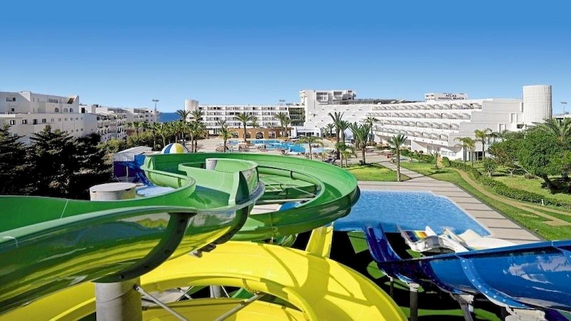Atlas Amadil Beach Hotel mit Wasserrutschen und Swimmingpools im Freien.