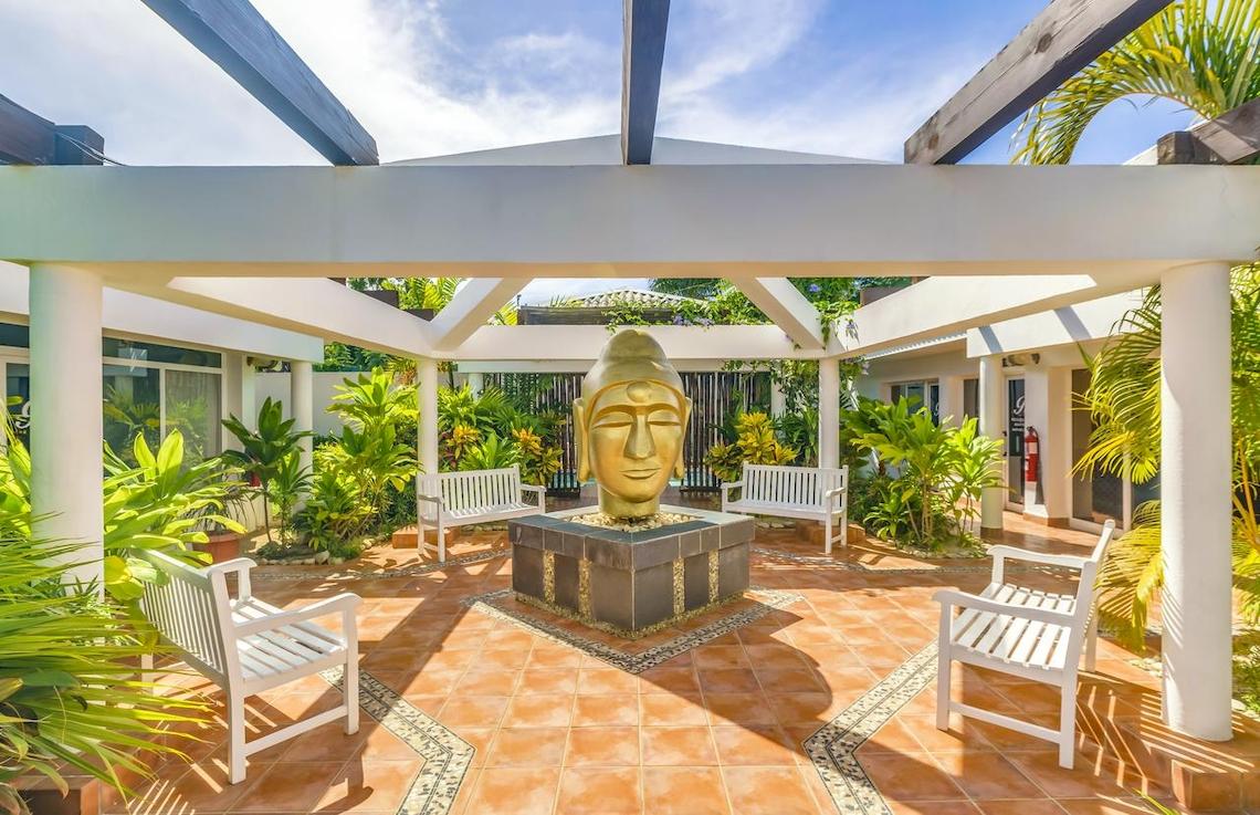 Buddha-Statue im Garten des Royalton Hicacos Resort & Spa