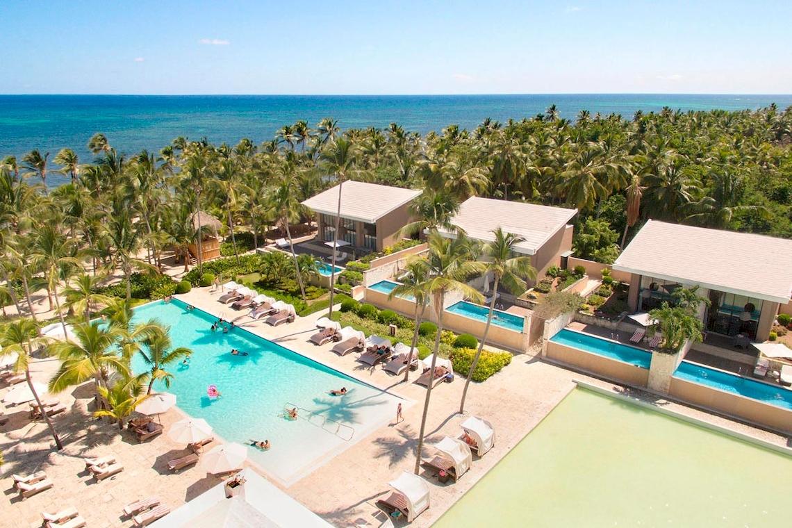 Luftaufnahme des Catalonia Royal Bavaro Resorts mit Pools und Palmen