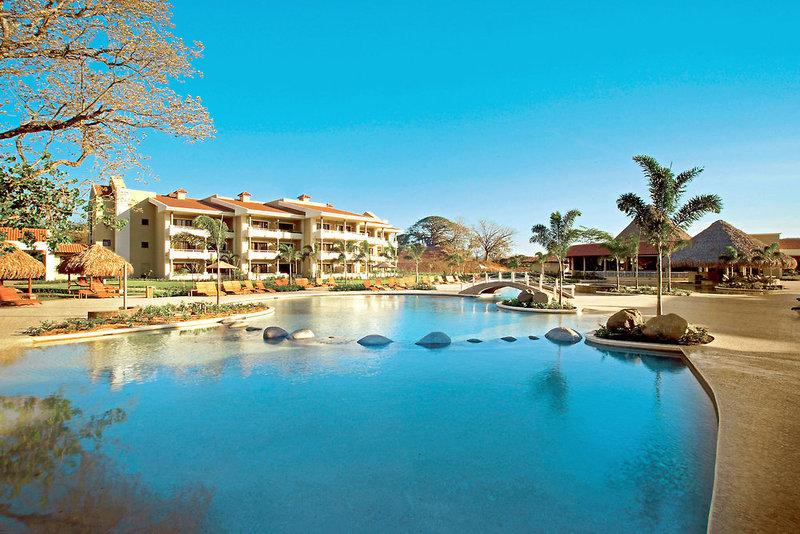 Außenpool des Westin Reserva Conchal, eines All-Inclusive Golf Resorts.