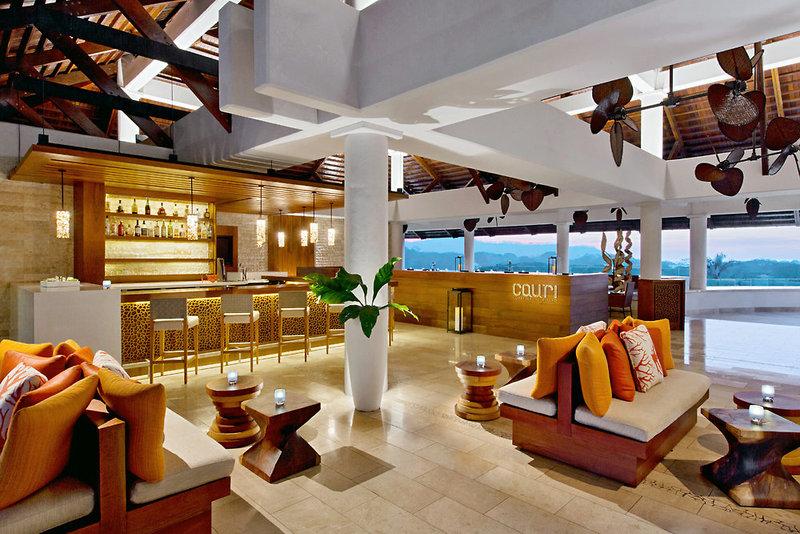 Barbereich im Westin Reserva Conchal, einem All-Inclusive Golf Resort