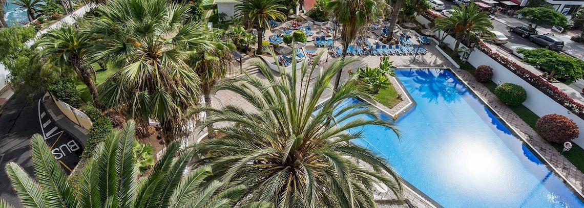 Luftaufnahme des Pools und der Außenanlagen des Bluesea Interpalace Hotels