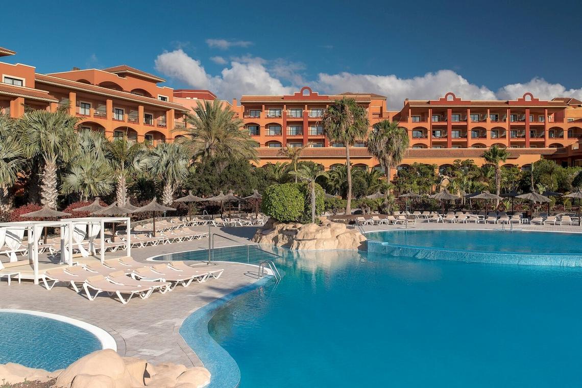 Außenpool-Bereich des Sheraton Fuerteventura Beach, Golf & Spa Resorts