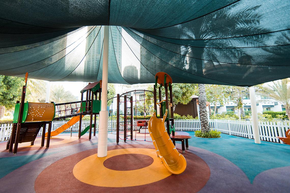 Kinderspielplatz im Habtoor Grand Resort & Spa, der unter einem Dachbereich liegt.