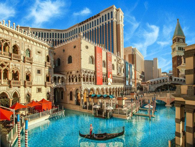 Außenansicht des Venetian Resort Hotel und Casino, Nachbau von Venedig mit Kanal