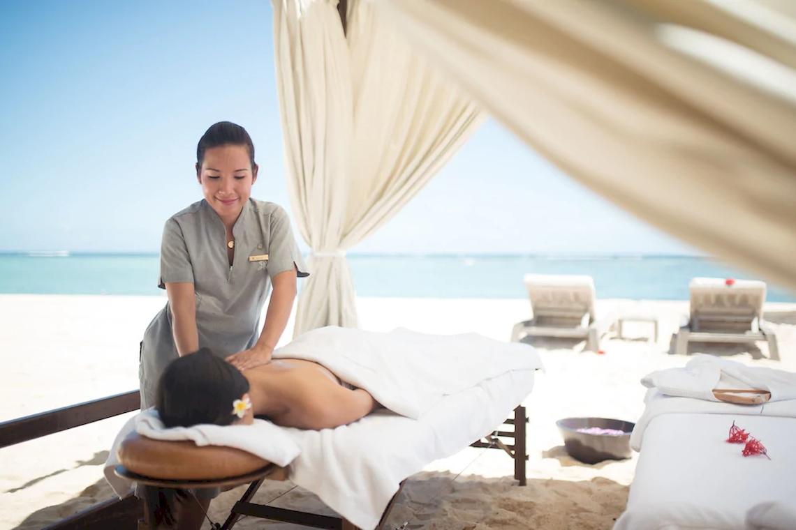 Massage am Strand im JW Marriott Mauritius Resort