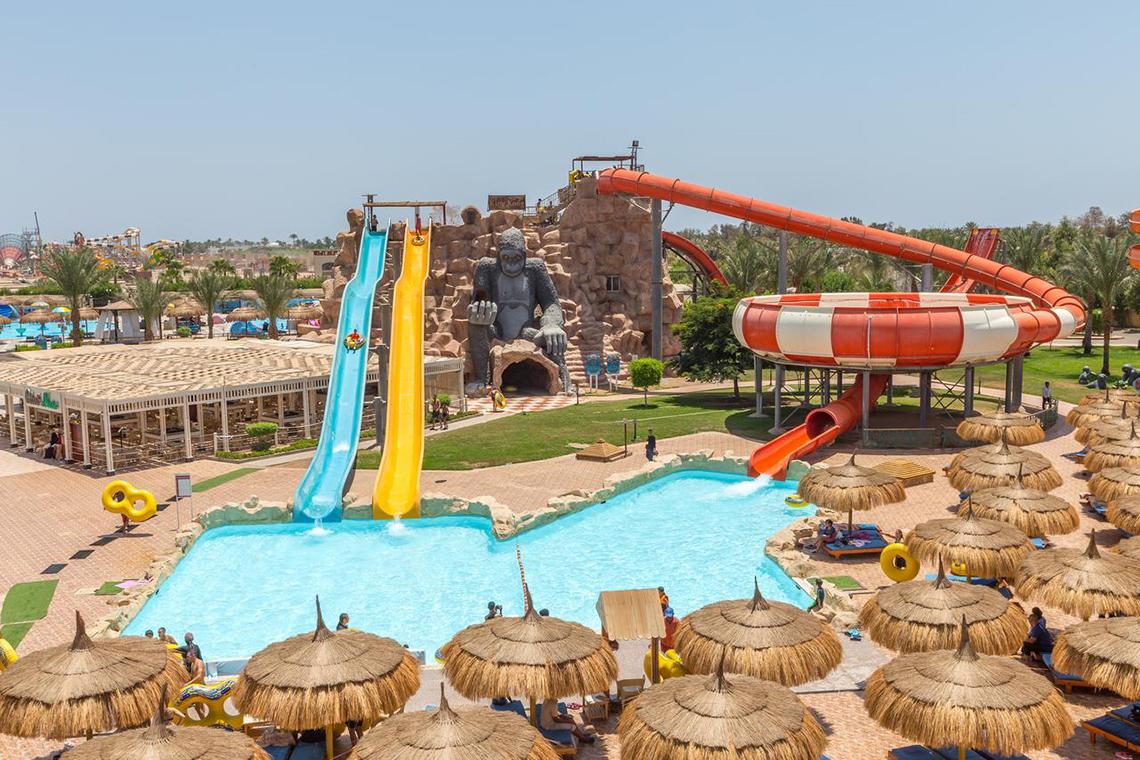 Wasserpark im Pickalbatros Aqua Blu Resort in Sharm mit Wasserrutschen und Schwimmbecken
