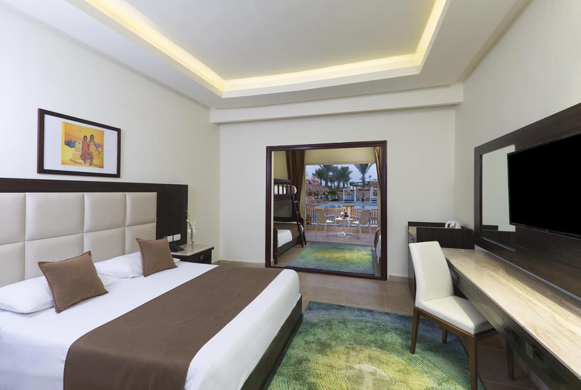 Hotelzimmer im Pickalbatros Aqua Blu Resort - Sharm mit Blick auf den Pool