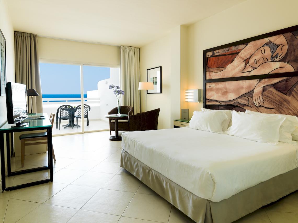 Hotelzimmer im H10 Estepona Palace mit Blick auf den Ozean