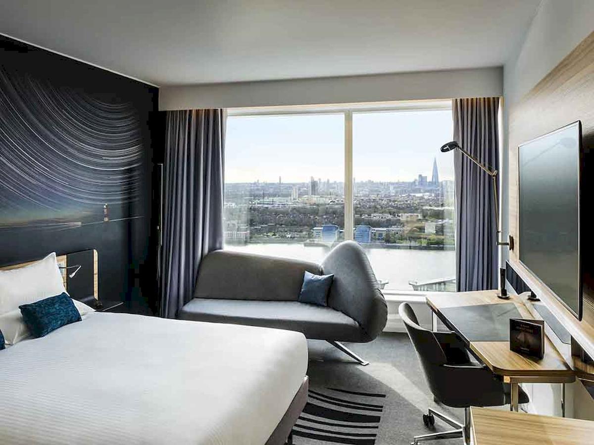 Hotelzimmer im Novotel London Canary Wharf mit Blick auf die Stadt