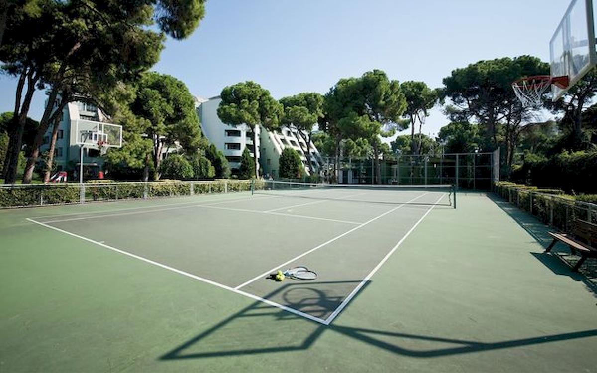Tennisplatz im Hotel Limak Atlantis Deluxe Hotel & Resort