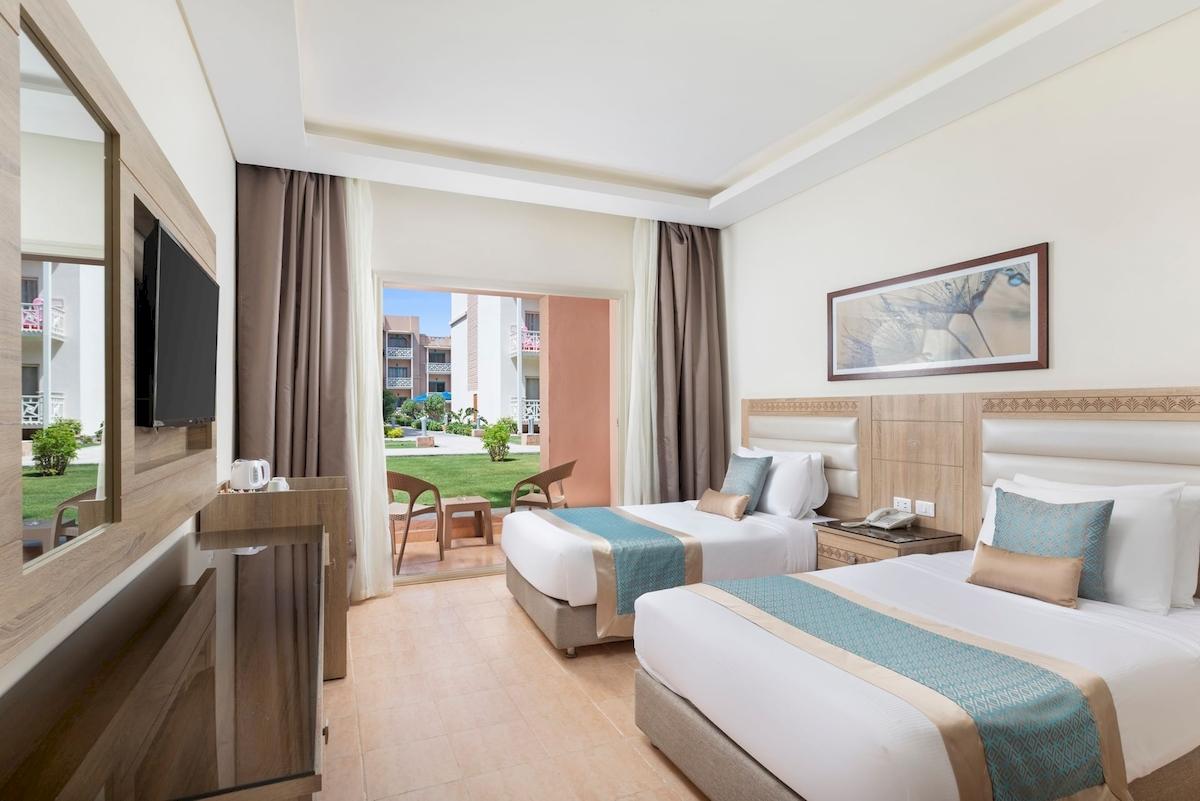 Doppelzimmer mit Terrasse im Pickalbatros Aqua Park Resort in Hurghada
