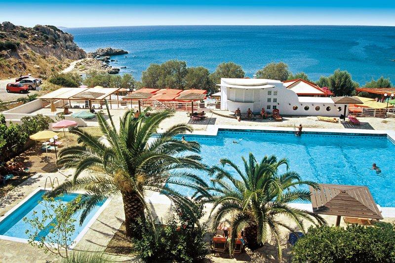 Außenbereich des Glicorisa Beach Hotel mit Swimmingpool und Blick auf das Meer