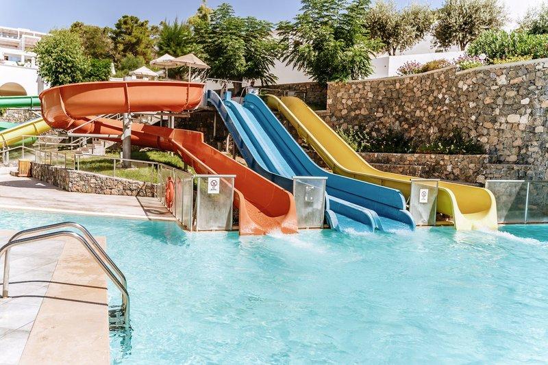 Wasserrutschen im Lindos Royal Resort mit blauem, gelbem, orangem und grünem Wasser