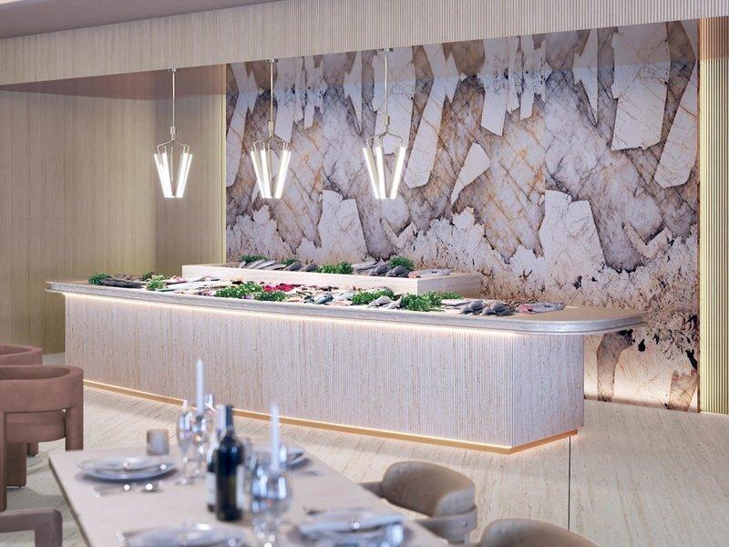 Innenraum des Sheraton Doha Resort Convention Hotel mit einem großen Tisch, Fischbuffet und marmorner Wandgestaltung.