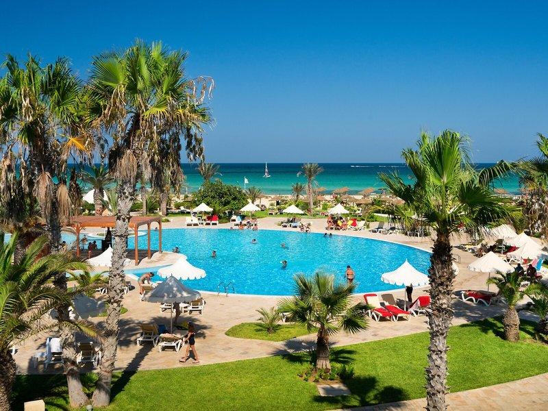 Luftaufnahme des Swimmingpools und der Umgebung des Iliade Djerba by Magic Hotels