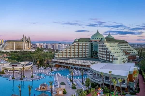 Außenansicht des Delphin Palace Hotels