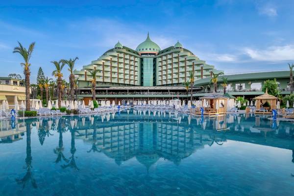 Außenansicht des Delphin Palace Hotels