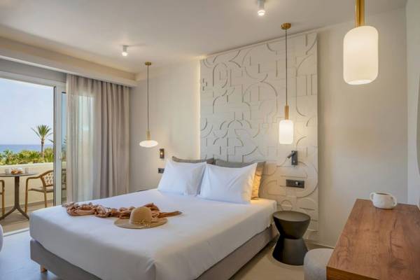 Hotelzimmer im Georgioupolis Resort Aquapark & SPA mit Blick auf das Meer
