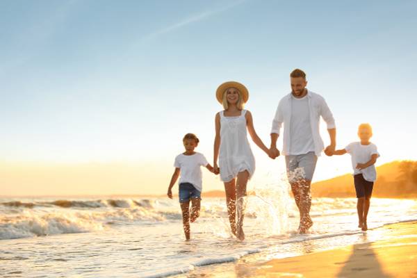 Kos oder Rhodos - Familie am Strand auf Rhodos