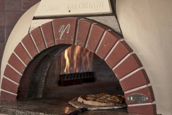 Pizza im Brenner im Atlantica Kalliston Resort Hotel